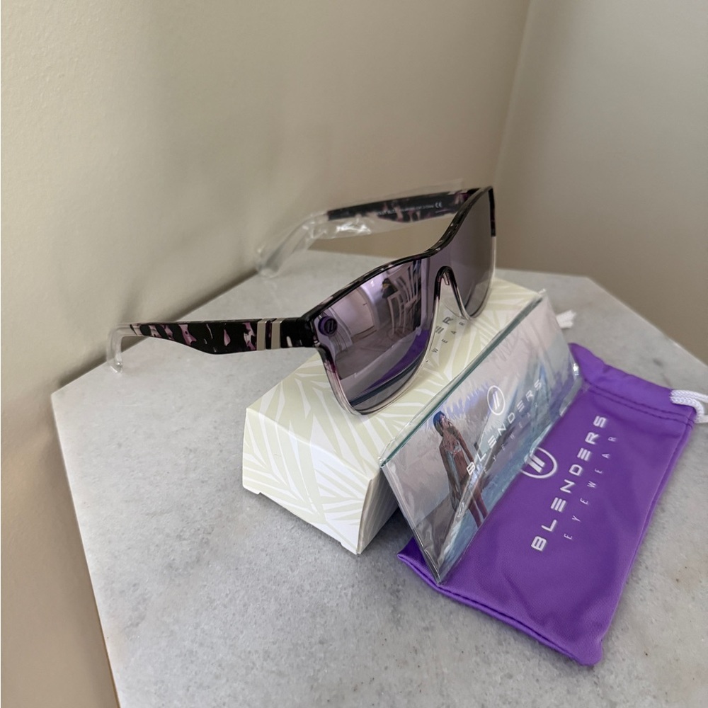 Blenders Polarized Violet Blitz Sunglasses - Picture 4 of 8